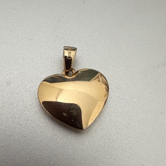 Intricate Gold Heart Necklace - Picture 3 of 4